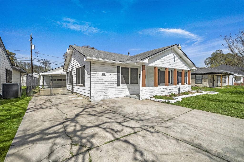 8 BR in Houston