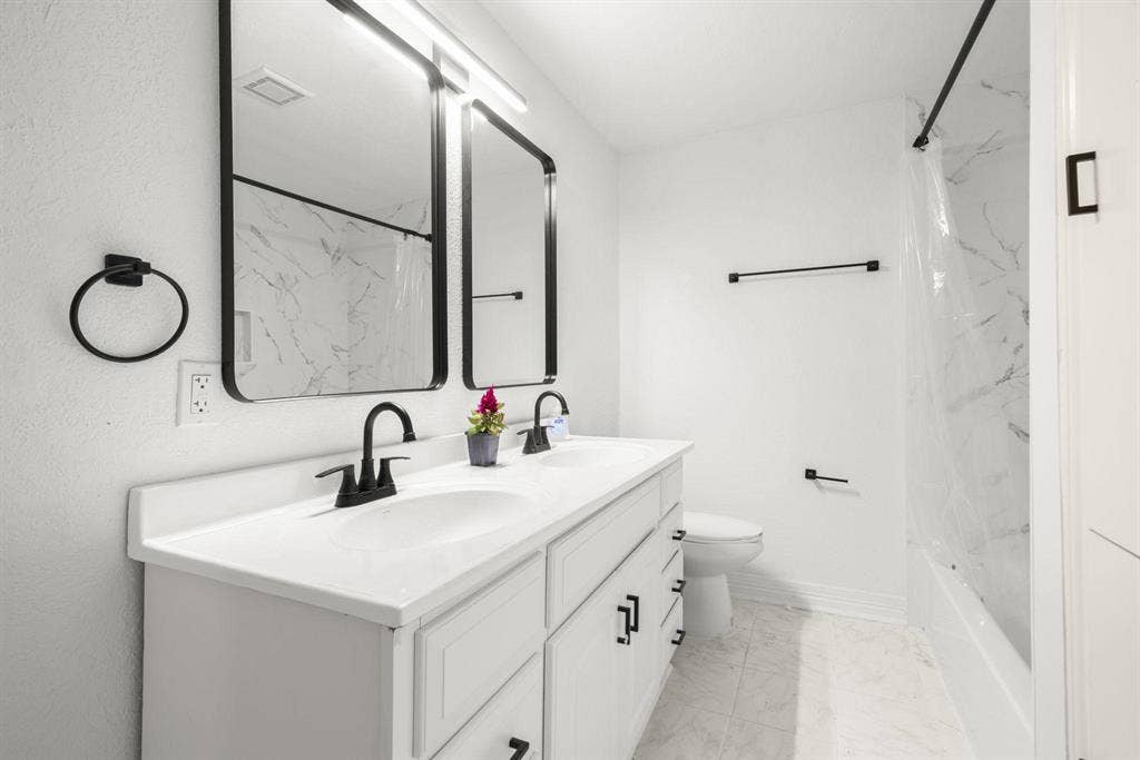 8 BR in Houston