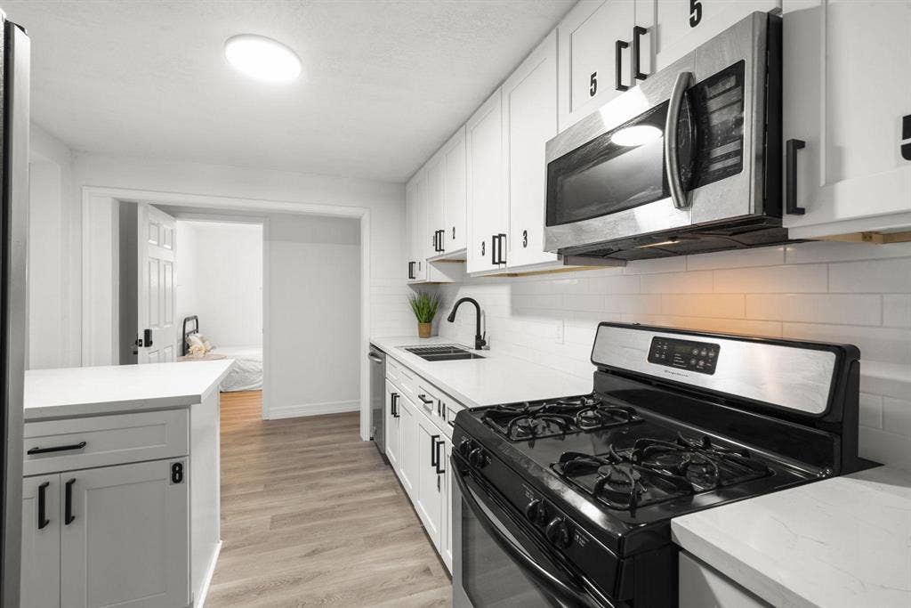 8 BR in Houston