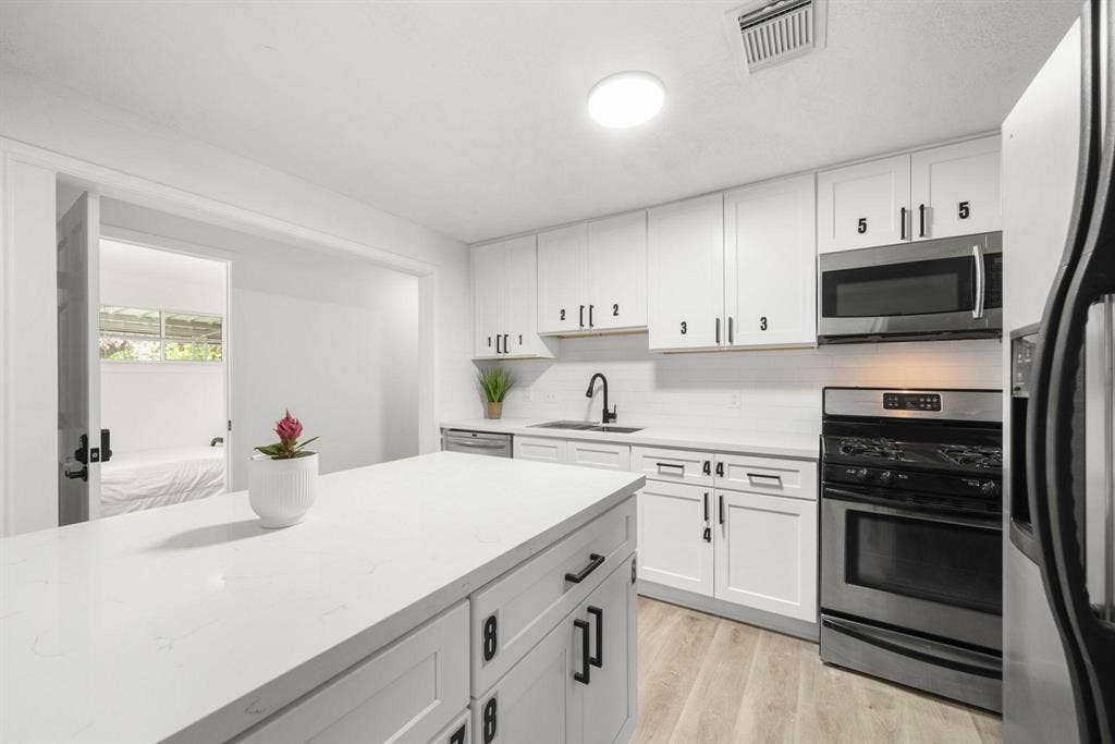 8 BR in Houston