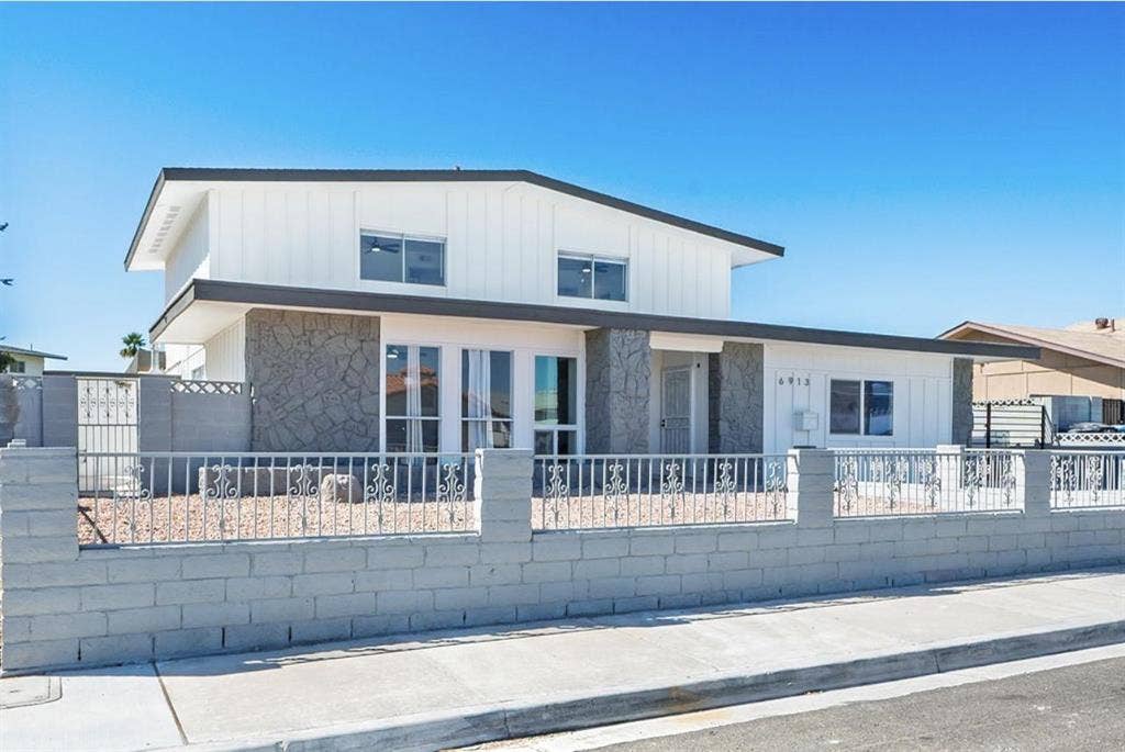 7 BR in Las Vegas