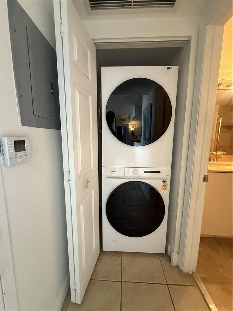 FURNISHED PRIVATE ROOM + BATH