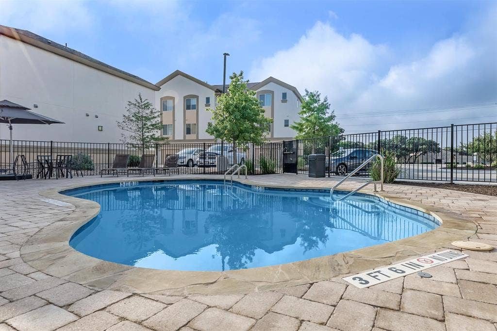 2 BR in Cedar Park