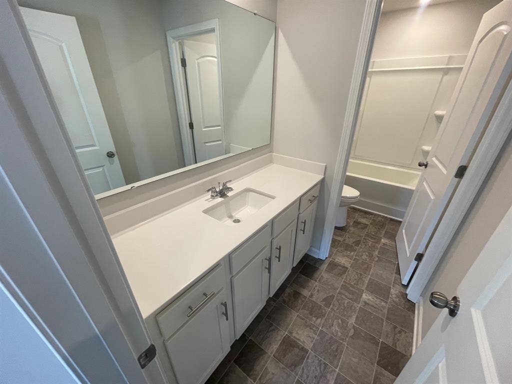 5 BR in Monroe