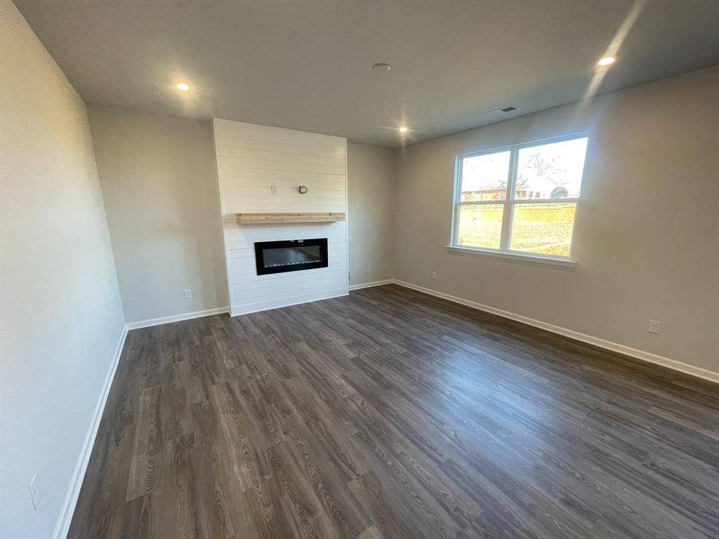 5 BR in Monroe