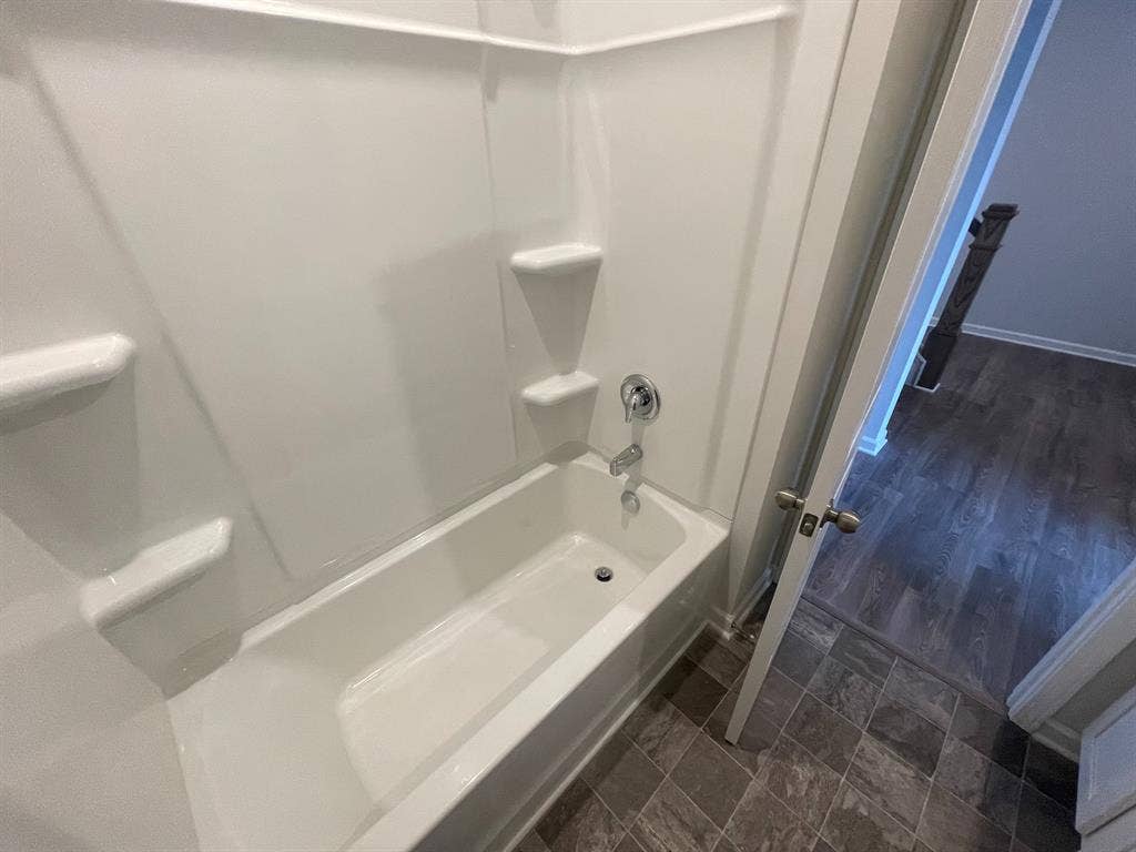 5 BR in Monroe