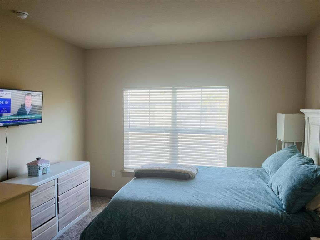 Furnished for Female Roommate