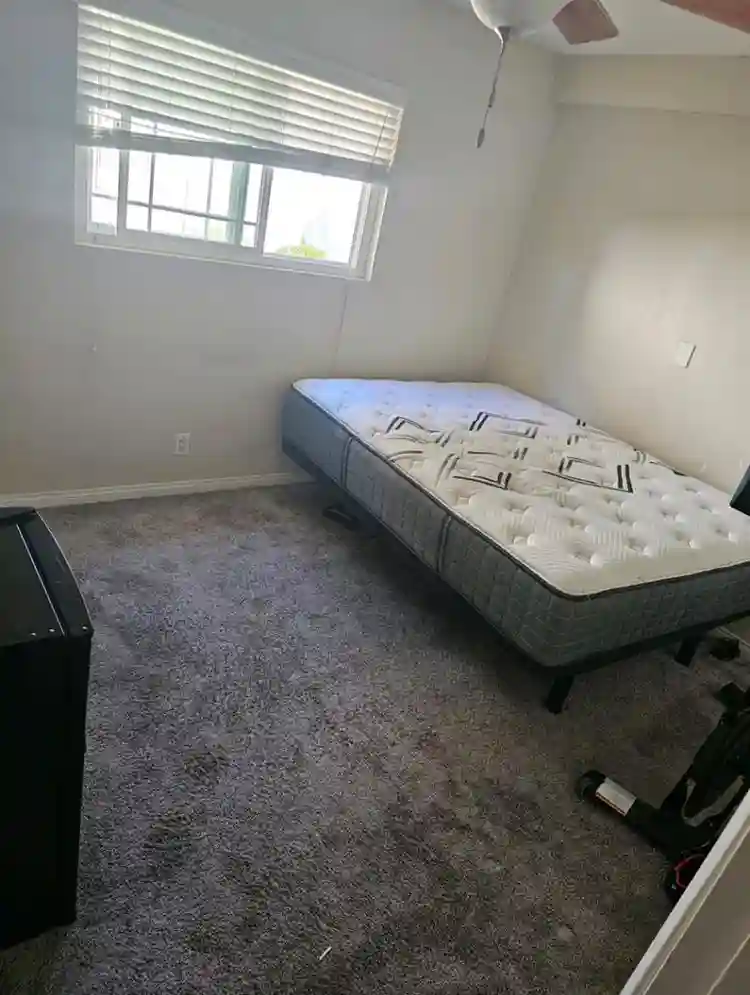 Room for rent in Anaheim