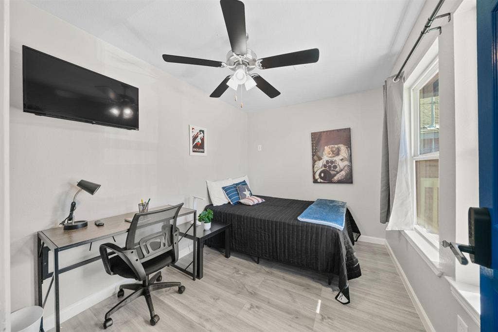 6 BR in Houston
