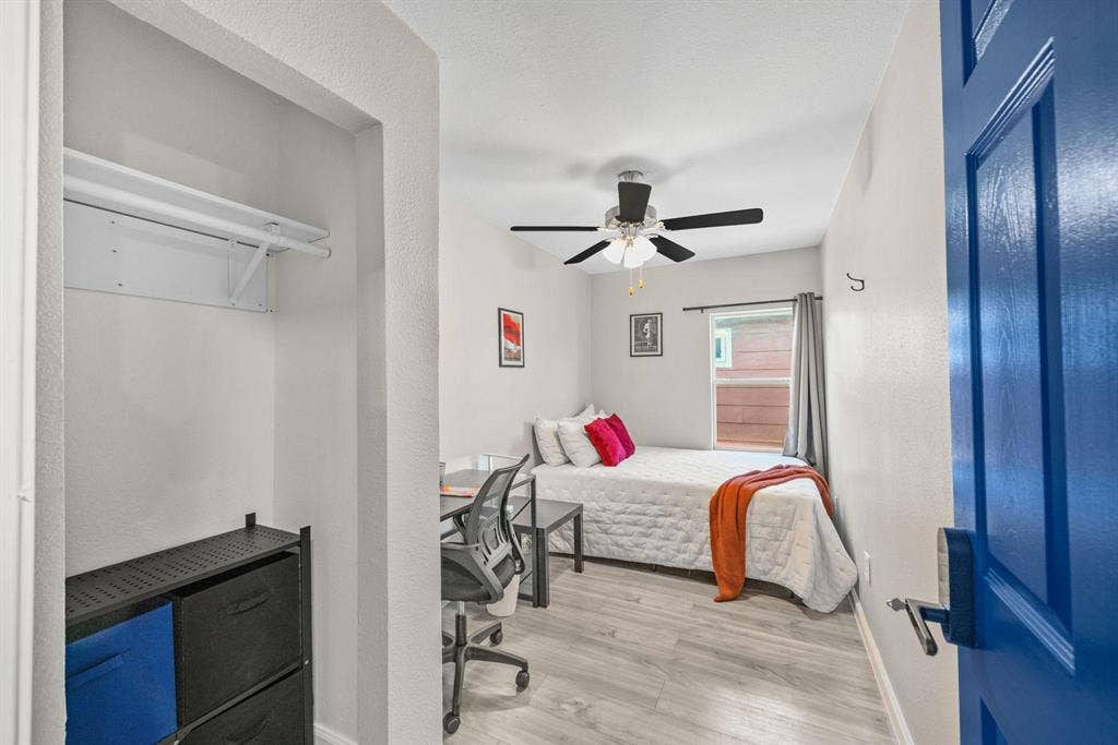 6 BR in Houston