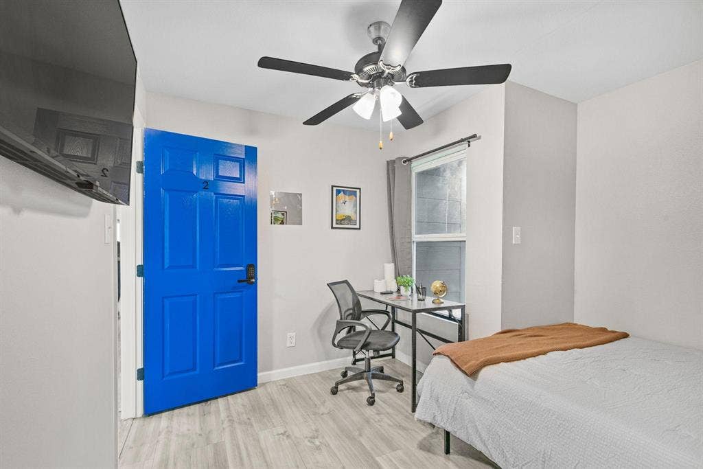 6 BR in Houston