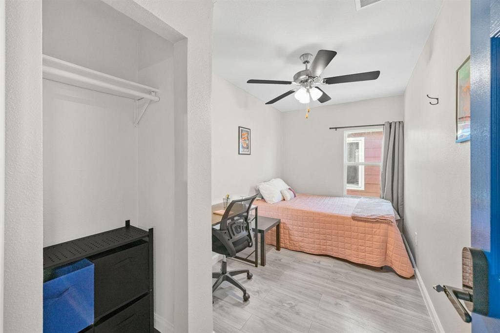 6 BR in Houston