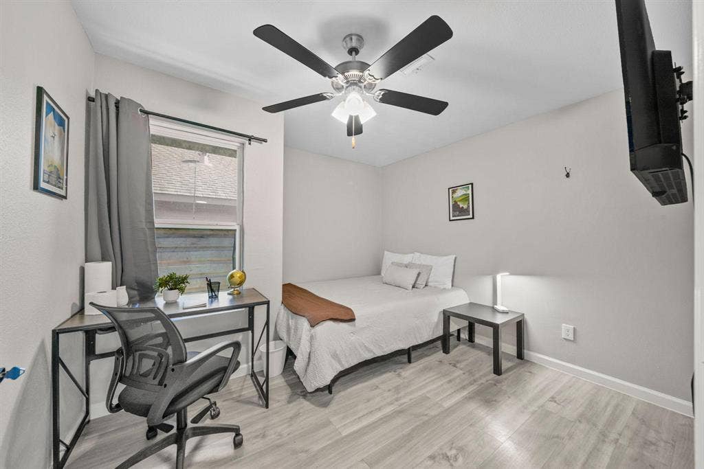 6 BR in Houston