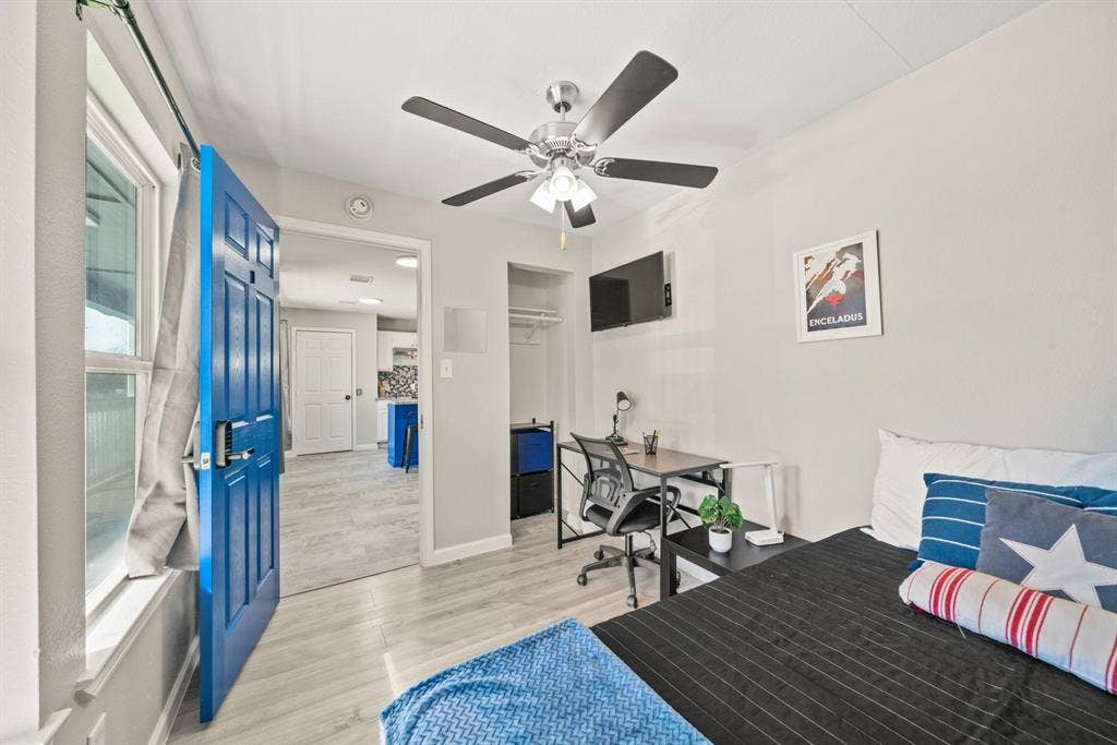 6 BR in Houston