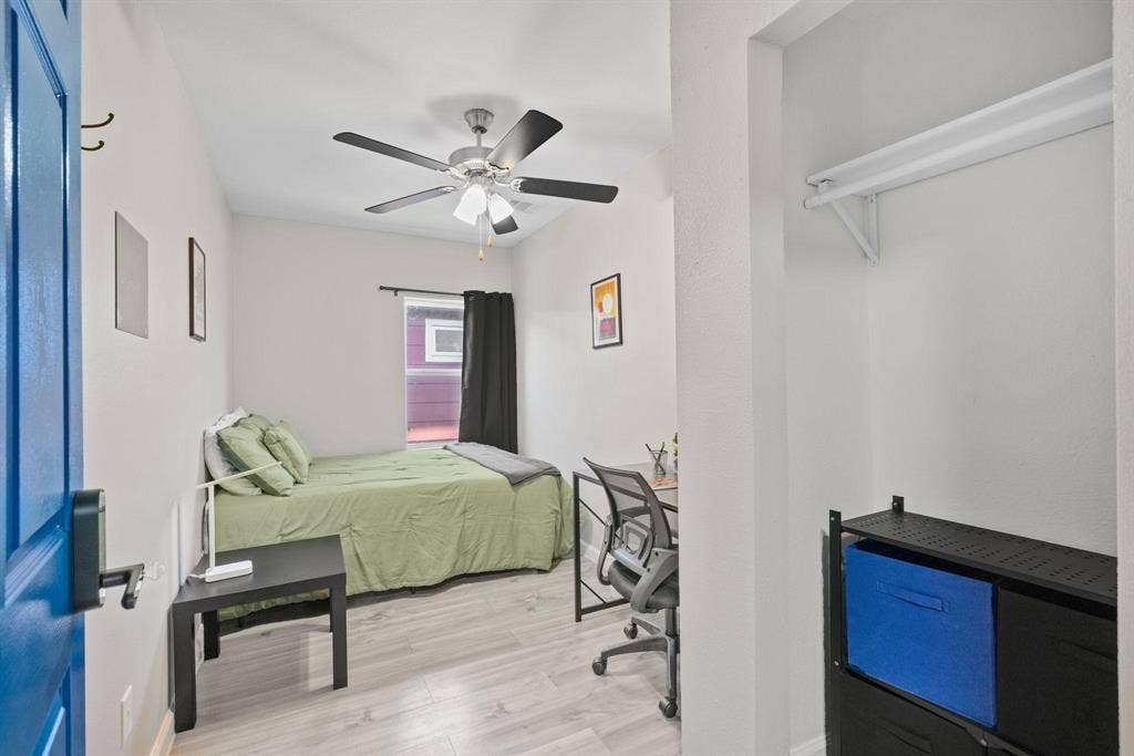 6 BR in Houston