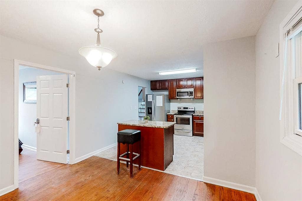 8 BR in Decatur
