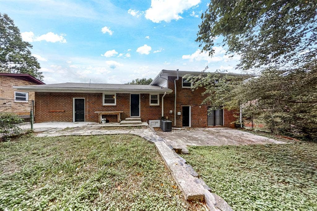 8 BR in Decatur