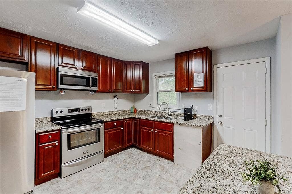8 BR in Decatur