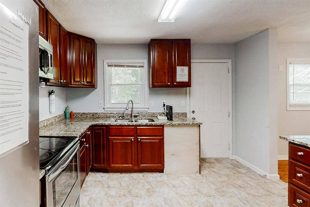 8 BR in Decatur