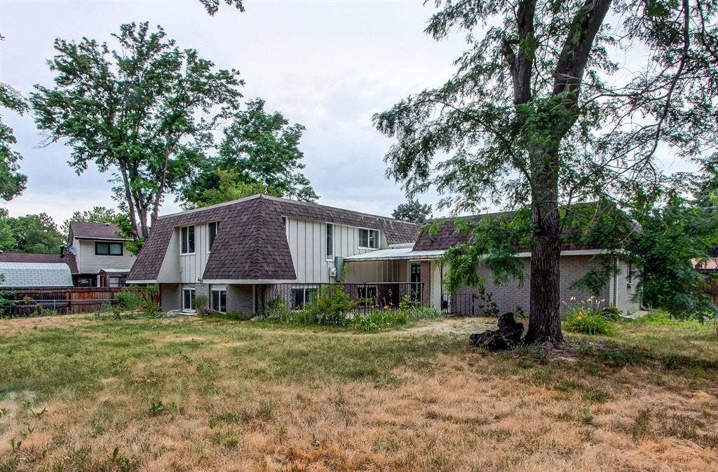 9 BR in Aurora