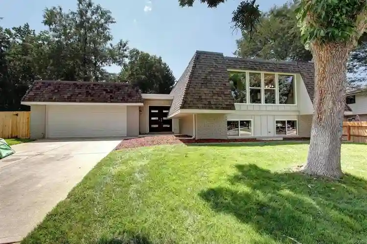 9 BR in Aurora
