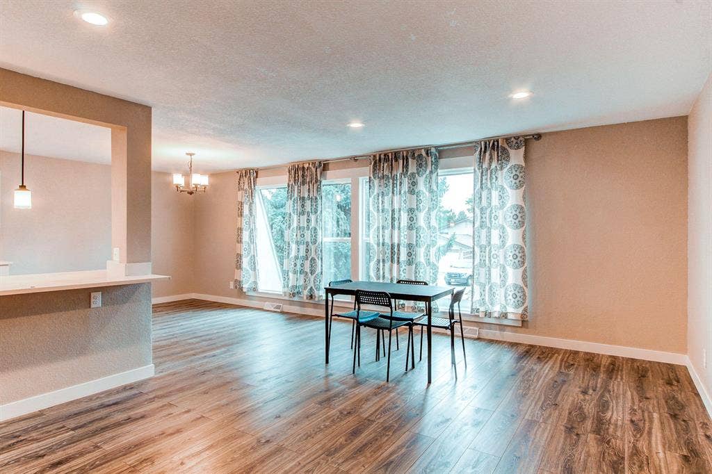9 BR in Aurora