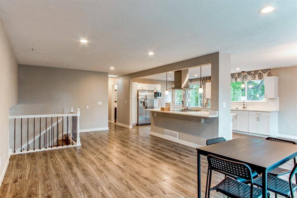 9 BR in Aurora