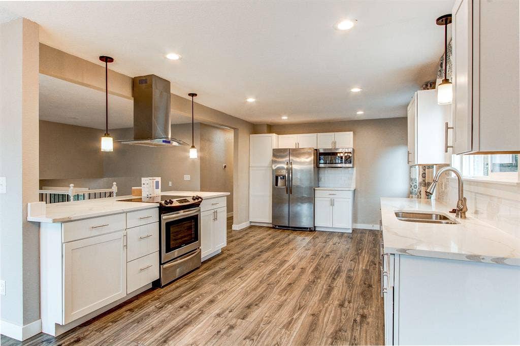 9 BR in Aurora