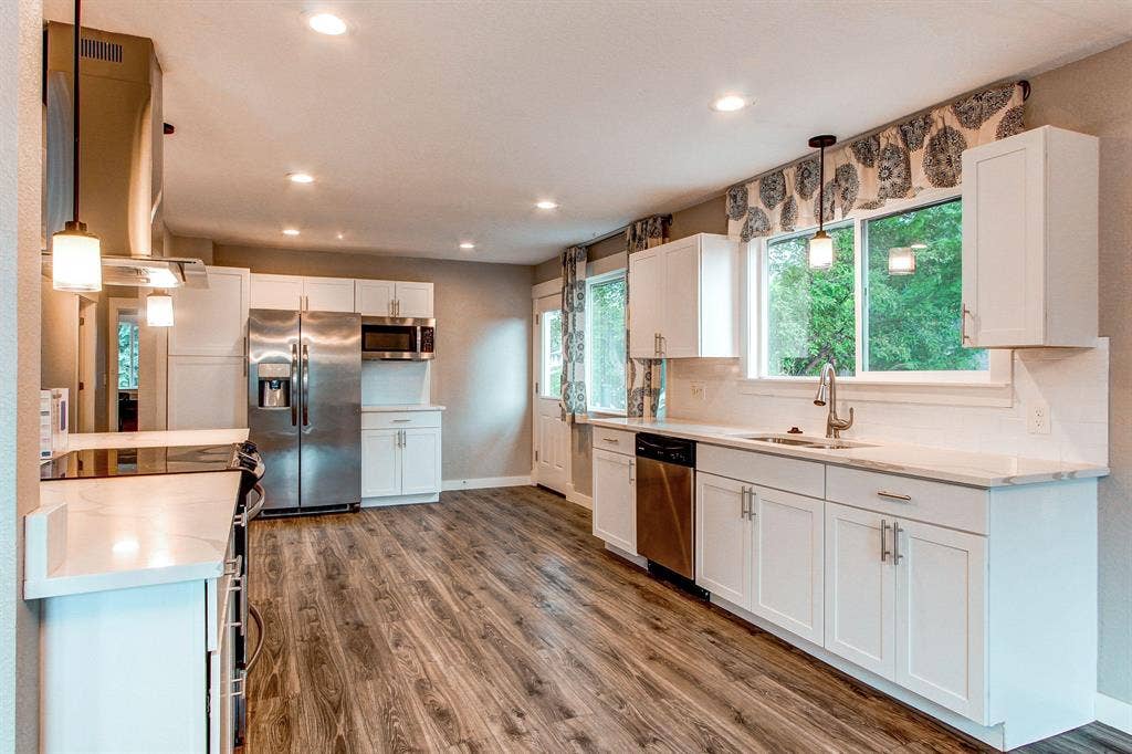 9 BR in Aurora