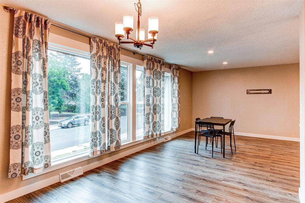 9 BR in Aurora
