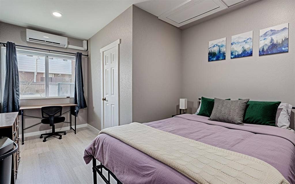 9 BR in Aurora