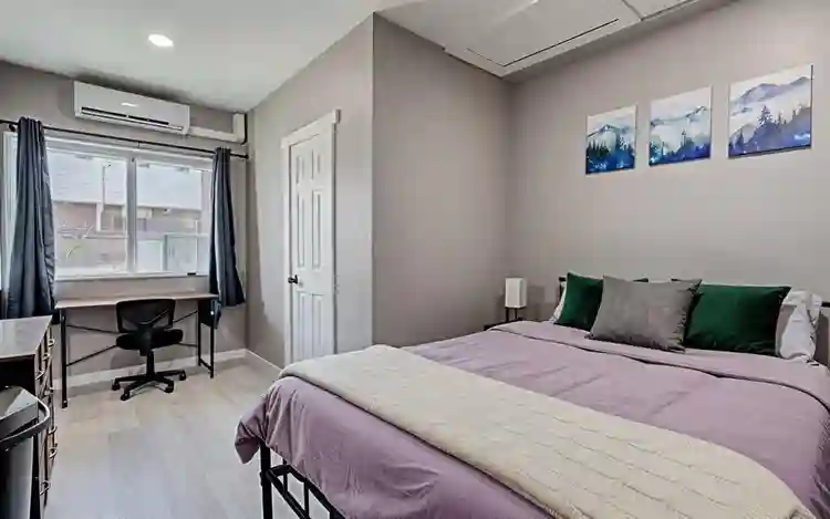 9 BR in Aurora