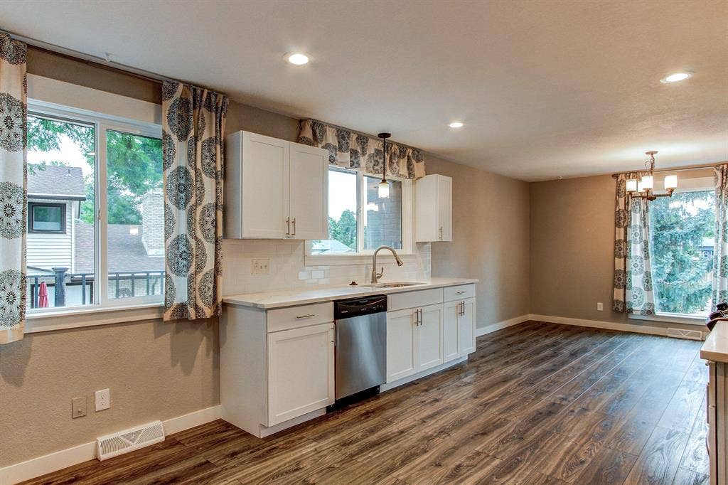 9 BR in Aurora