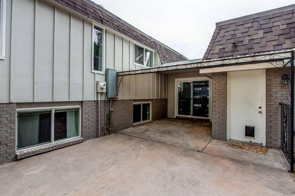 9 BR in Aurora