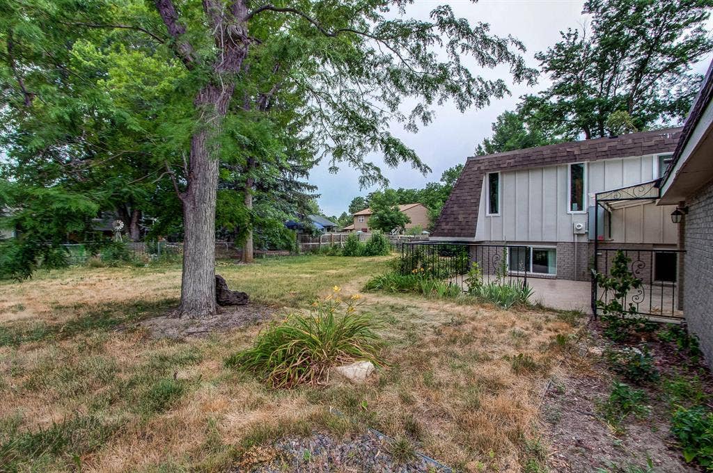 9 BR in Aurora