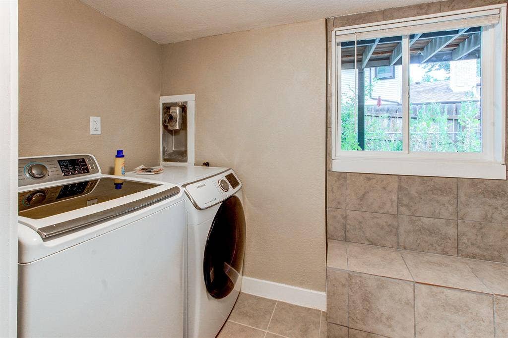 9 BR in Aurora