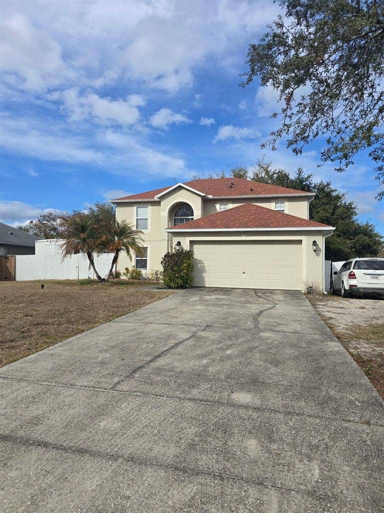 4 BR in Deltona