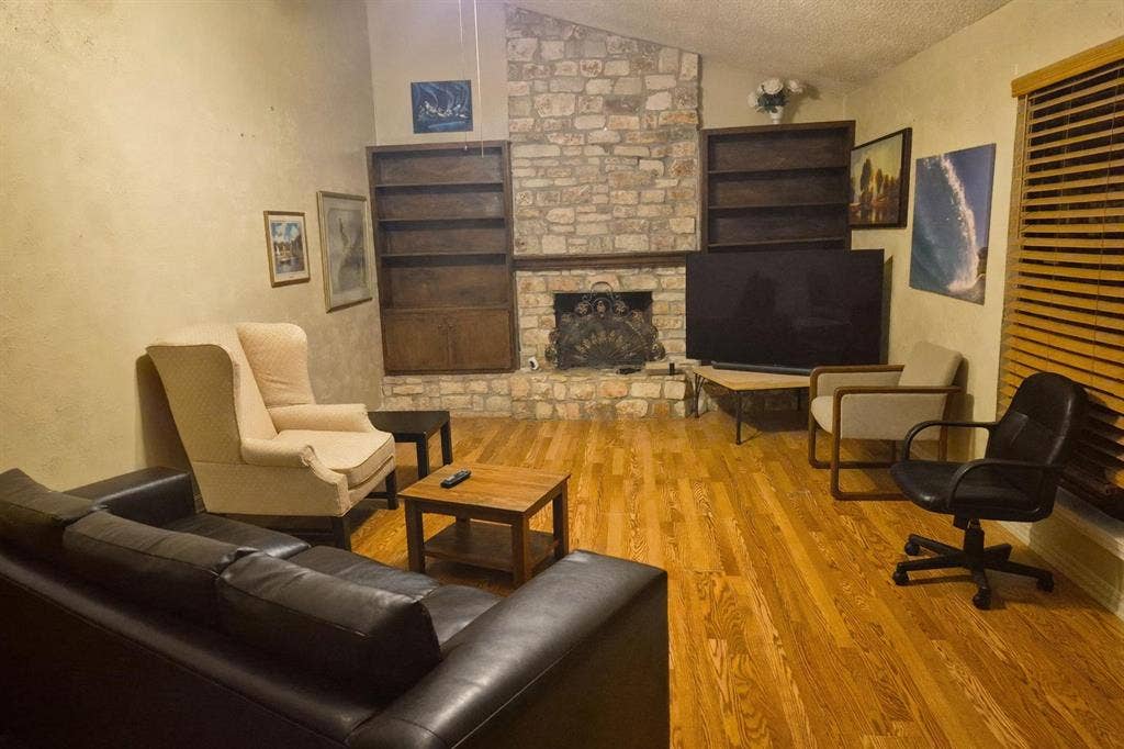 2 BR in Austin