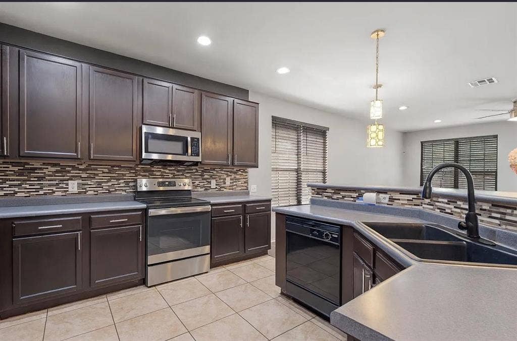 PRIVATE ROOM FOR RENT-South Austin