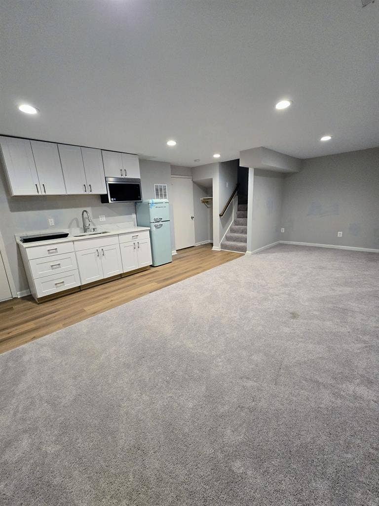 1 bed apt w/laundry storage Fairfax