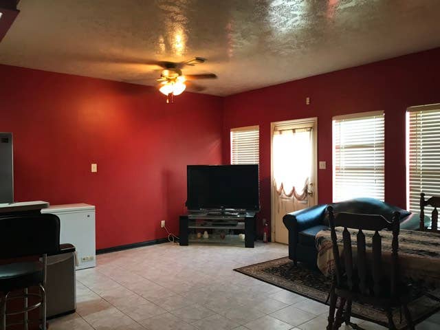 Cozy room near Jersey Village