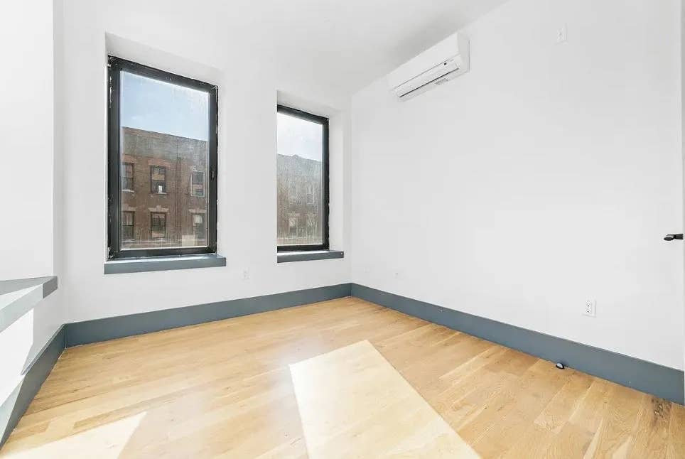1Bed  in a luxury 2-bed apartment.