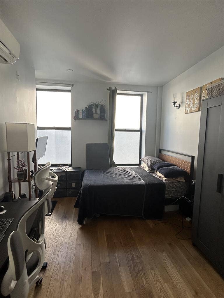 1Bed  in a luxury 2-bed apartment.