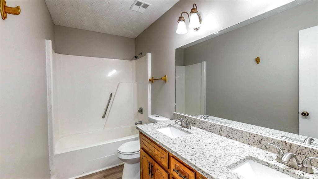 11 BR in Rex