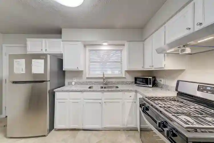 6 BR in Pasadena