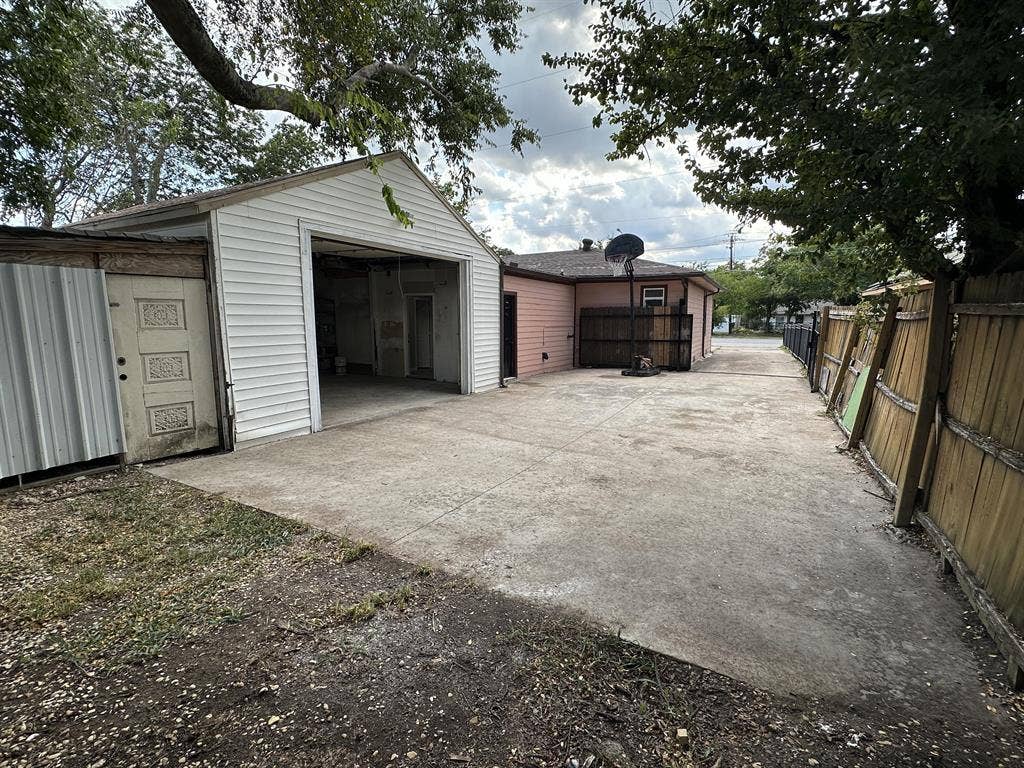 10 BR in Dallas