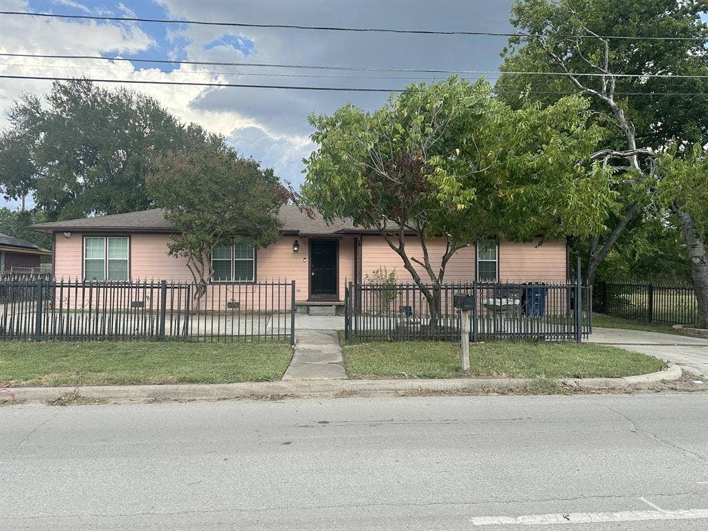 10 BR in Dallas