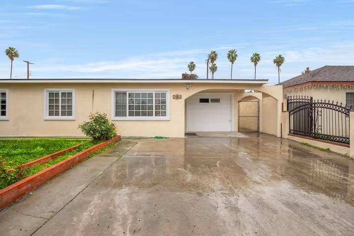 4 BR in Carson