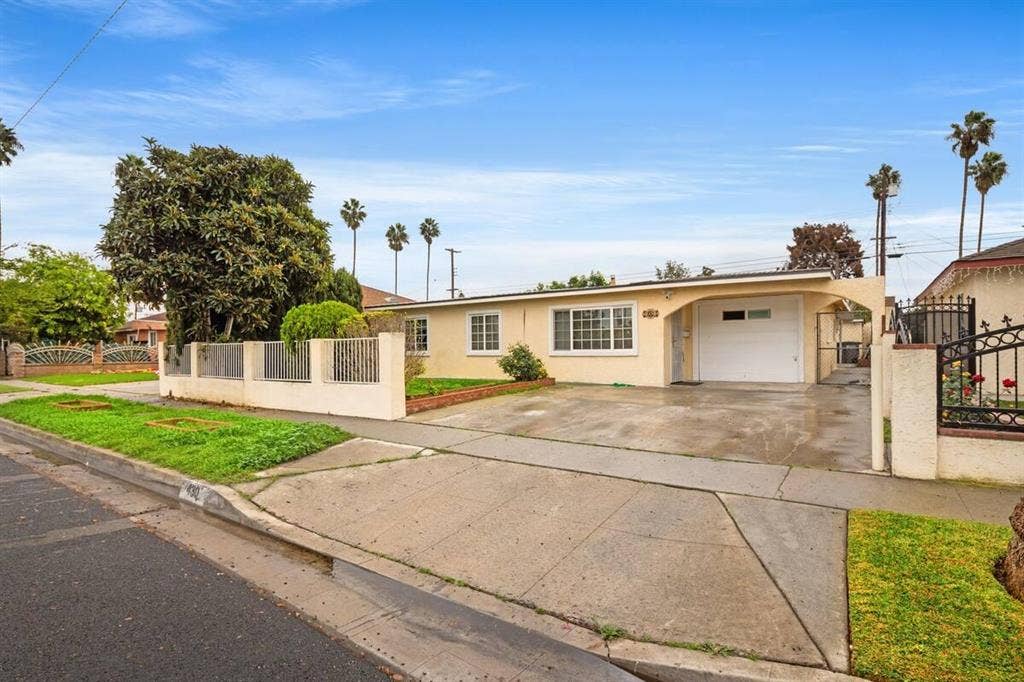 4 BR in Carson