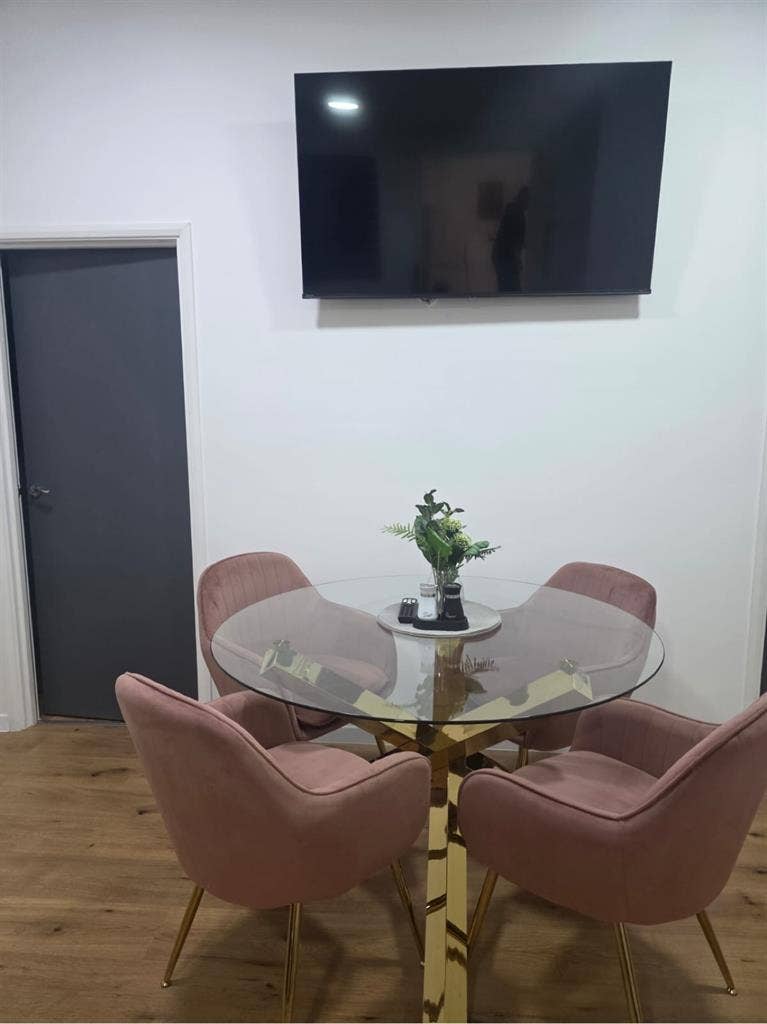 Short/ Medium stay|sleeps 6|parking